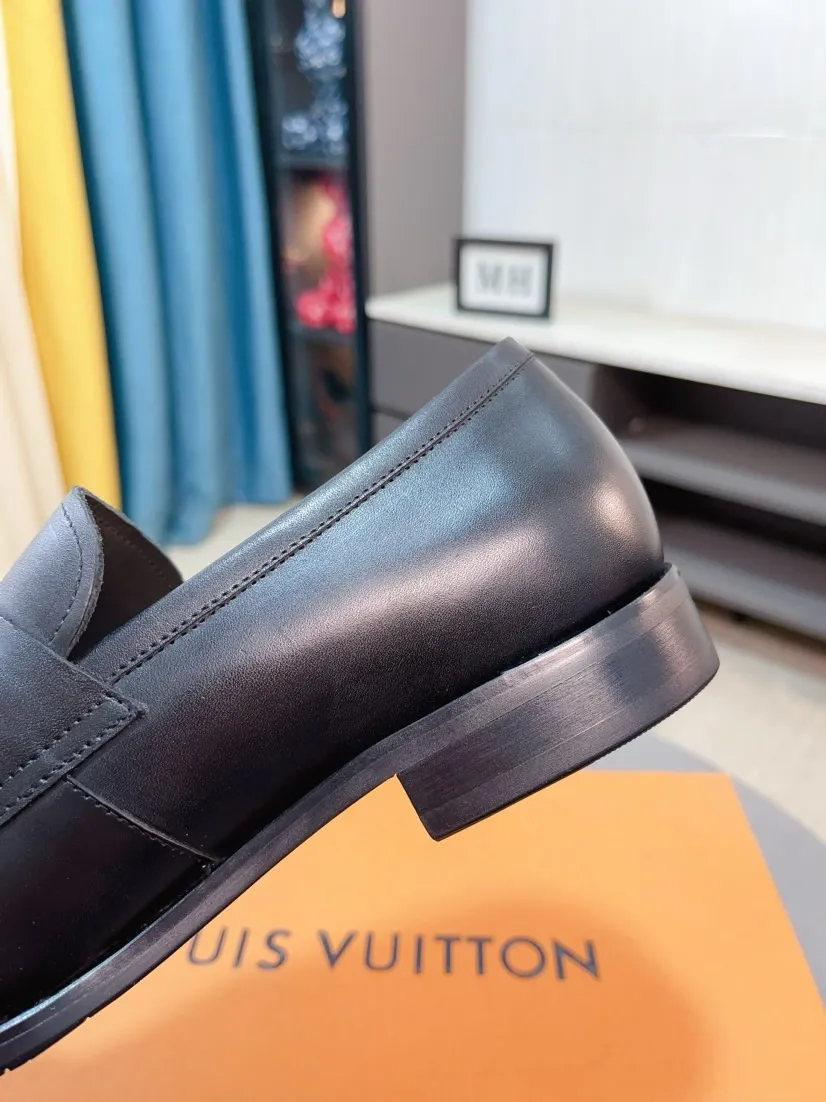 Men's men's shoes 💰500🌸🌸 [Louis Vuitton (LV)] High-end business formal leather shoes 🍀 luxurious and elegant style, both practicality and style, professional focus on details and quality, counter original 1⃣️: 1⃣️ ultra-accurate reproduction 👍🏻! Material: The upper is made of imported original calfskin➕imported Italian cowhide leather. Original anti-slip and wear-resistant outsole! Code number: 38--44 (45 customized)